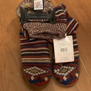 MukLuks size 8-9 New
